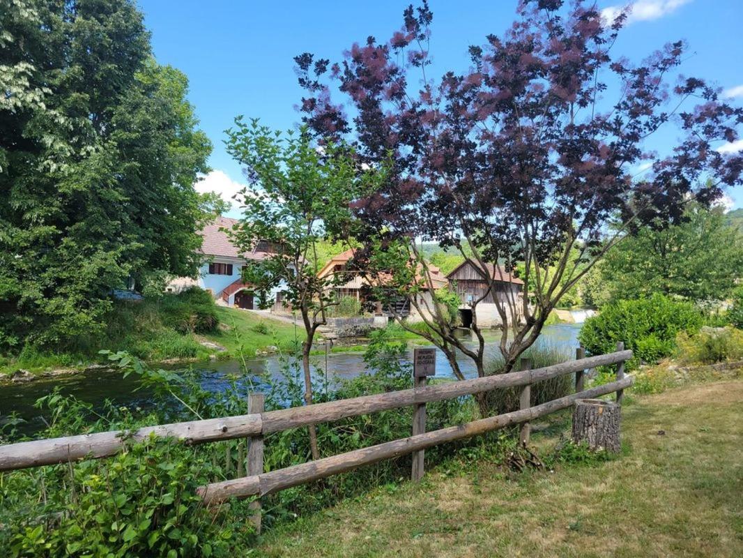 Krka River Lodge Znojile pri Krki Bagian luar foto