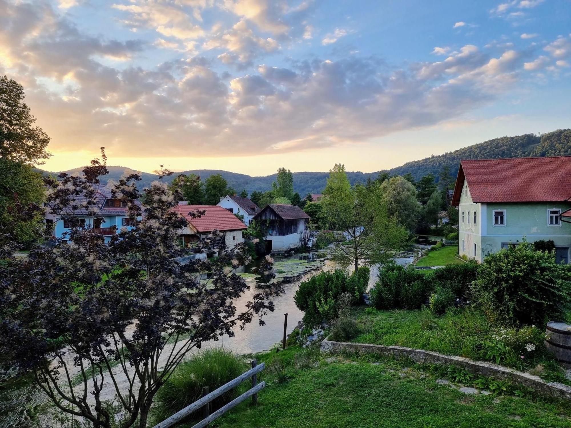 Krka River Lodge Znojile pri Krki Bagian luar foto