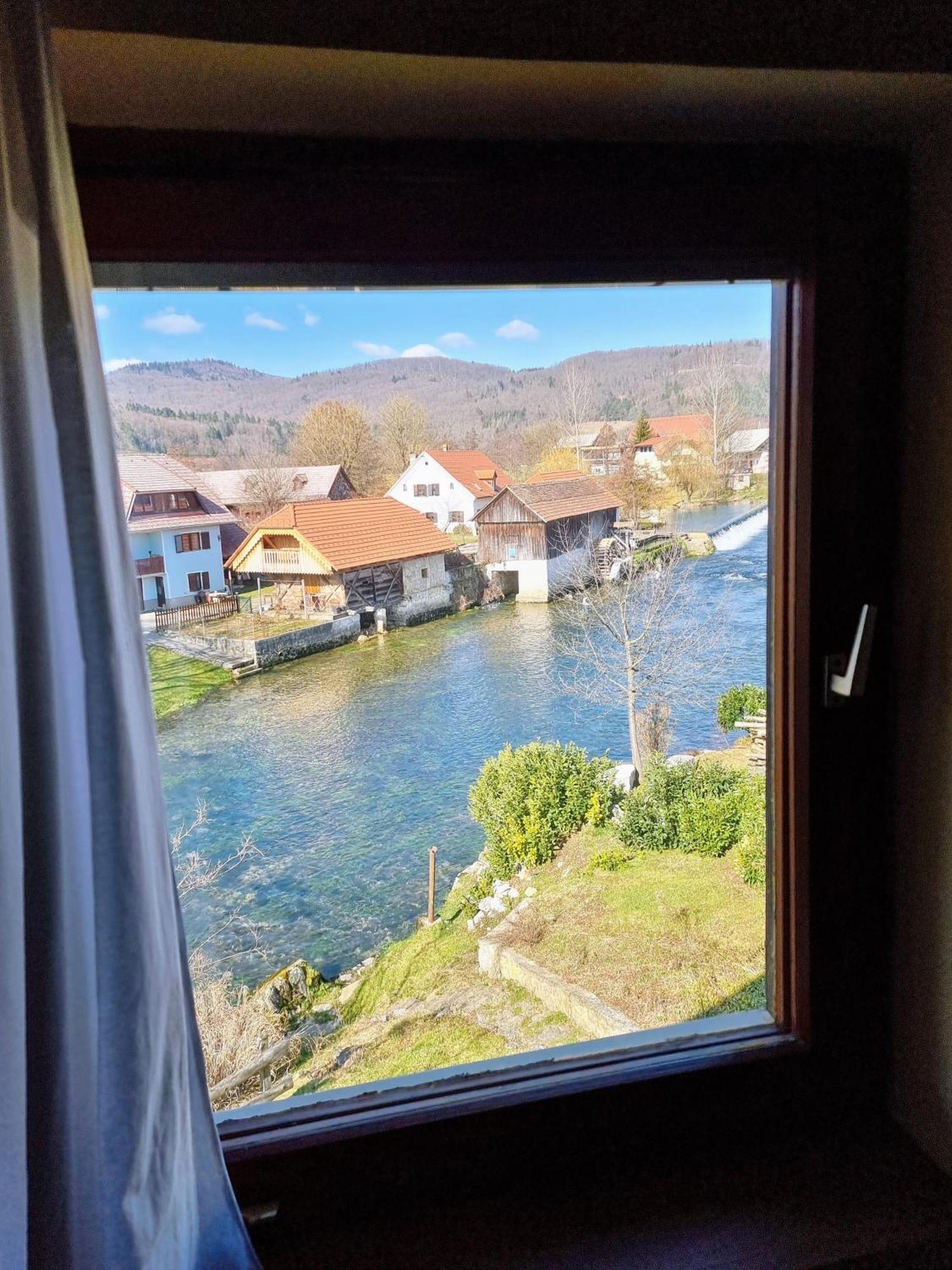 Krka River Lodge Znojile pri Krki Bagian luar foto
